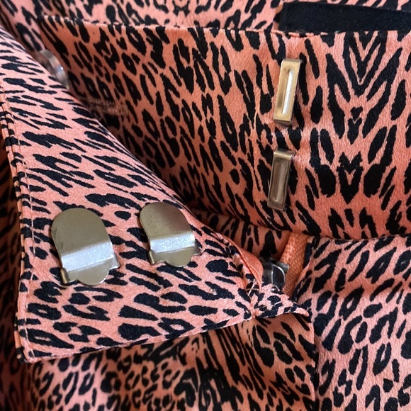 NWOT Marciano Satin Animal Print Shorts Size 4 - Picture 4 of 11